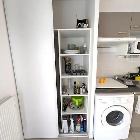 Maubec Yourhosthelper *