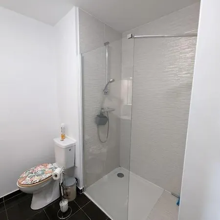 Maubec Yourhosthelper Apartment