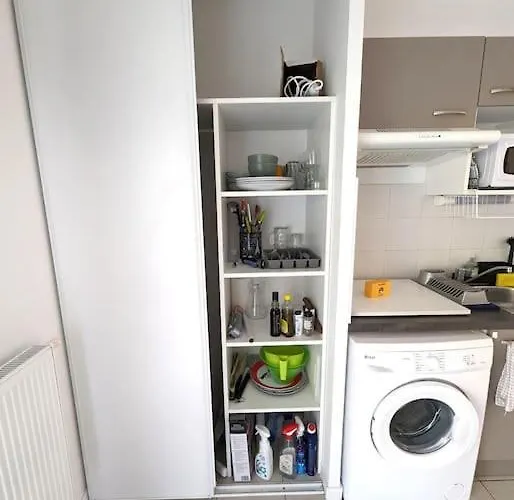 Maubec Yourhosthelper *